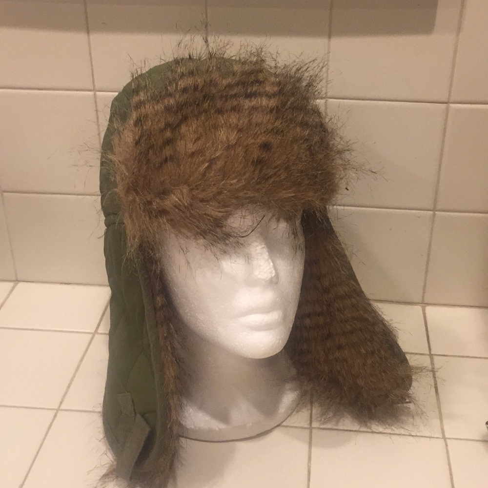 Green Carbon trapper style hat like new